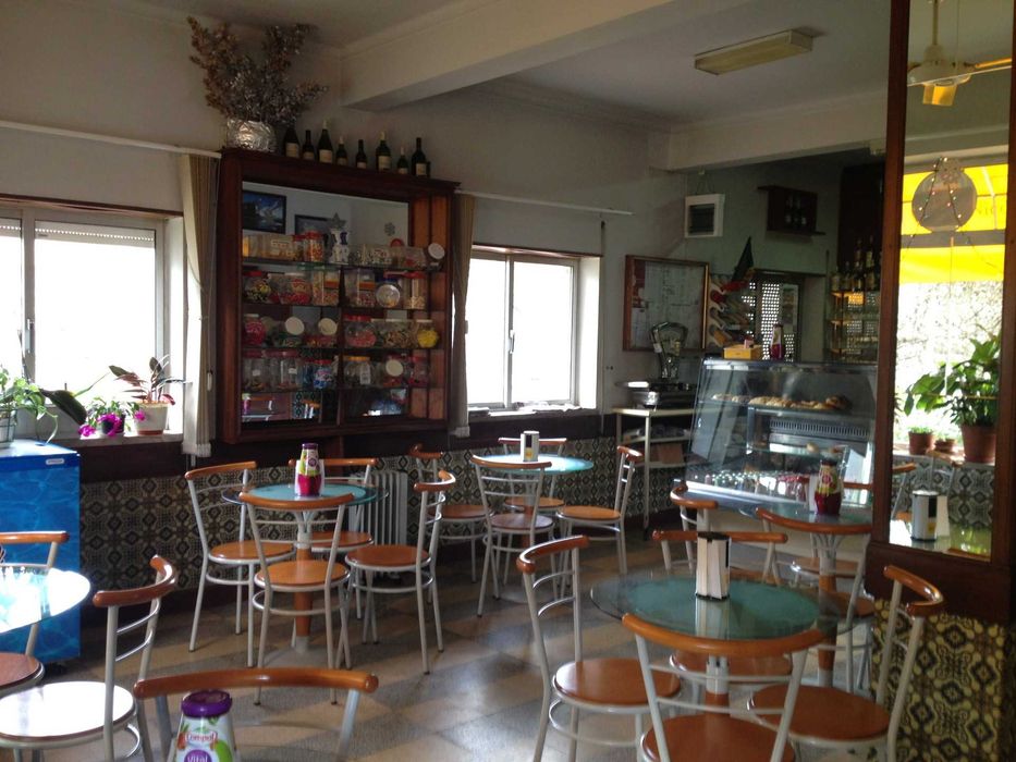 TRESPASSE DE PASTELARIA E SNACK BAR COM ALVARA DESTE 1983