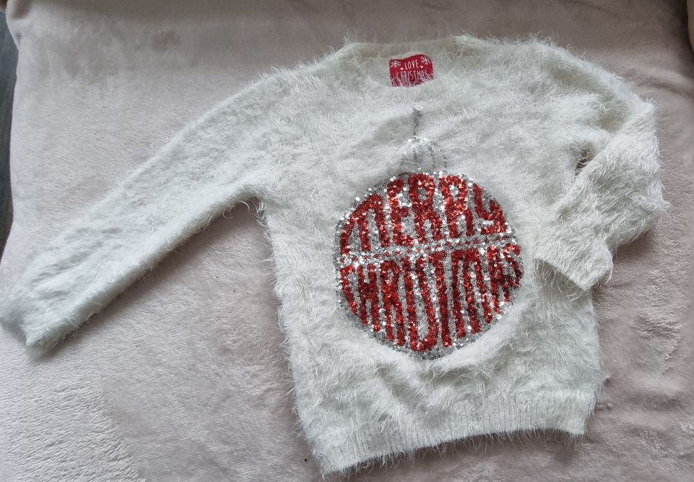 Miękki i przyjemny w dotyku sweterek