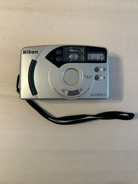 Camera Fotografica Nikon AF240
