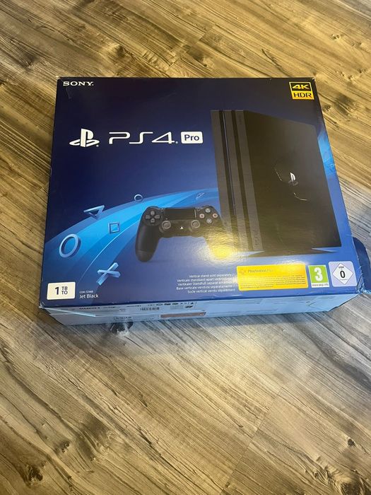 Konsola PlayStation 4 Pro 1Tb plus dwa pady
