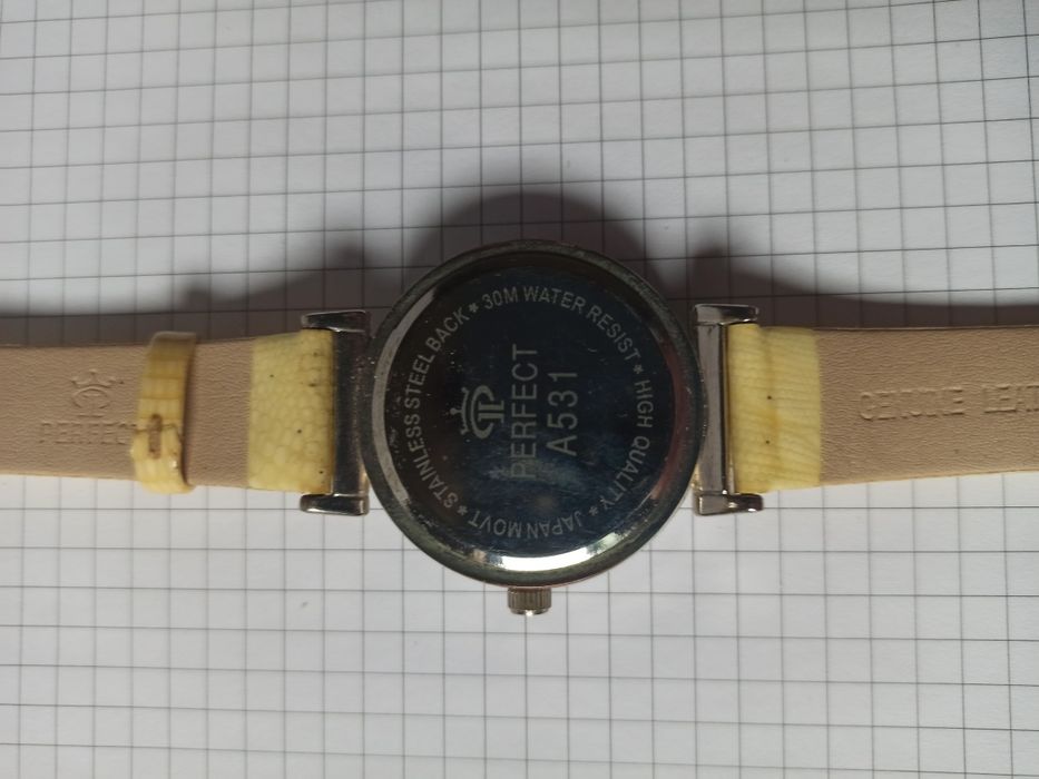 Часы женские кварцевые