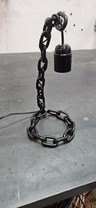 Lampa biurkowa z łańcucha, loft, rękodzieło