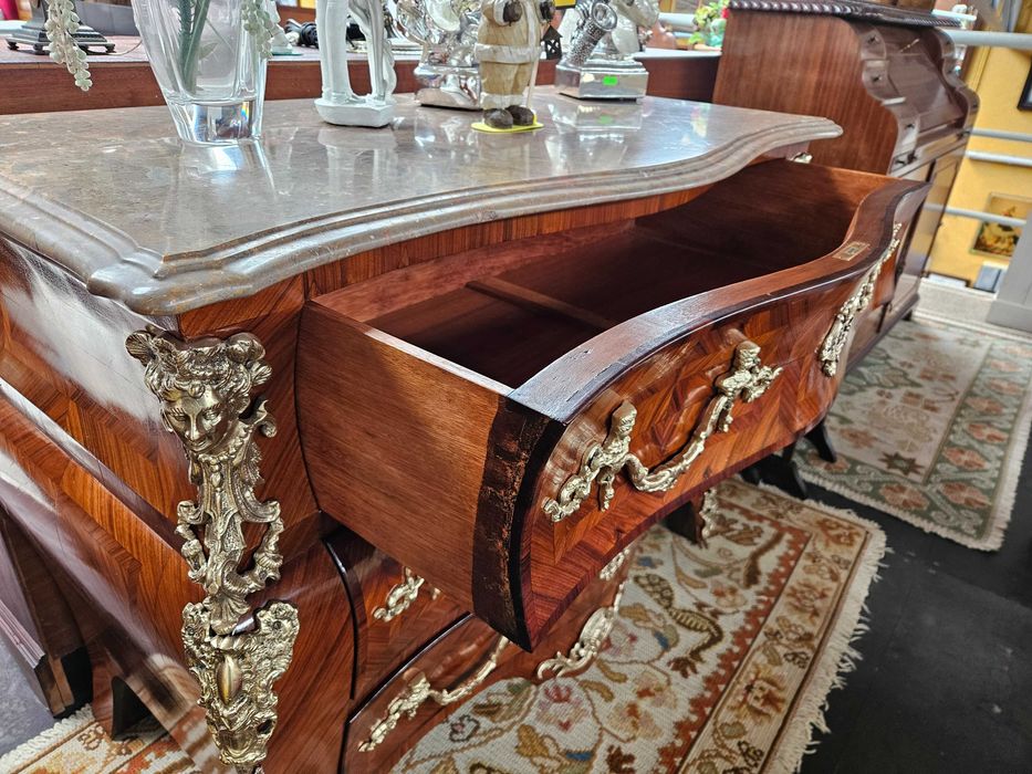 Imponente cómoda antiga estilo Luis XV - Restaurada