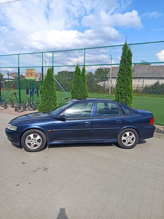 Opel Vectra 1.8 бензин 2000р.