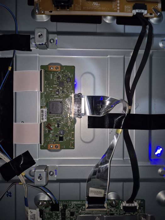 LG Smart TV Webos 4K UHD 43" completa para peças ou reparar