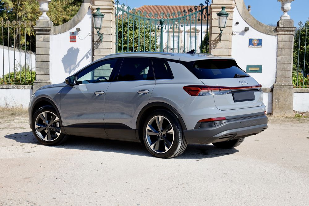 Audi Q4 e-tron 40 S line — 204 cv — Autonomia 515 km