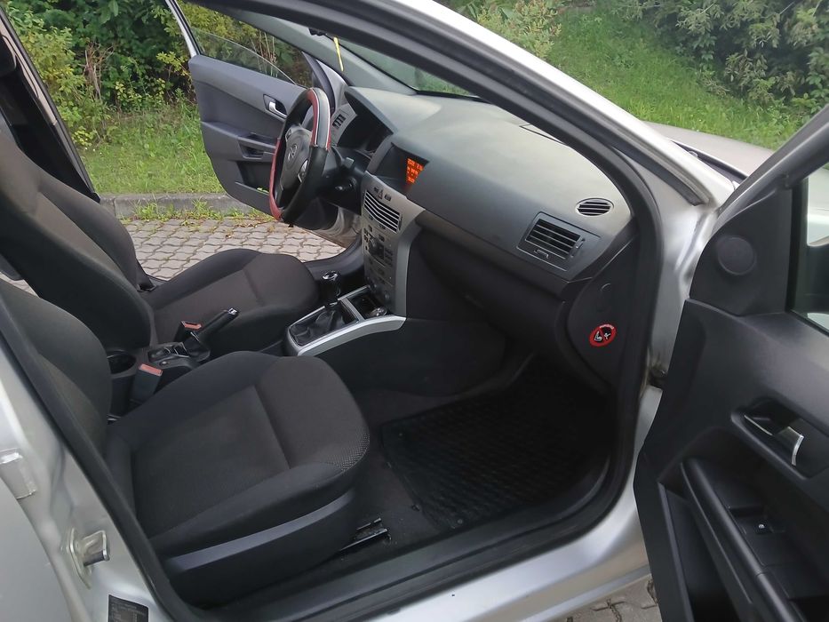 opel astra h combi 2009 1.4na łancuszku+GAZ,klima chodzi