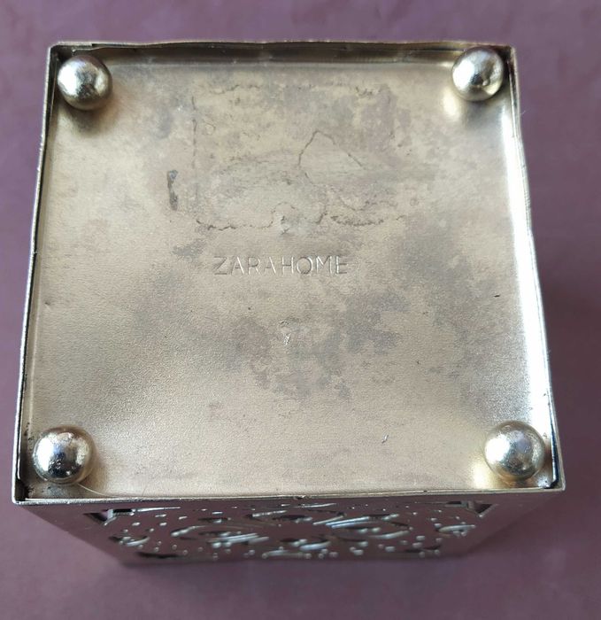 Caixa suporte metálica com vela