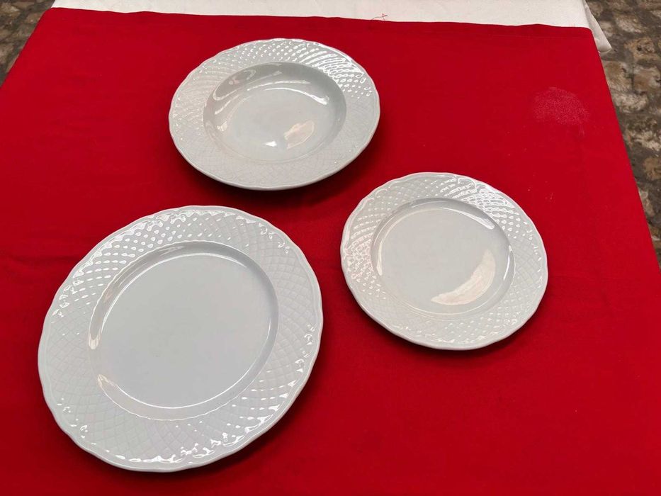 Vendo serviço de loiça Vista Alegre (sopa, comida e sobremesa)