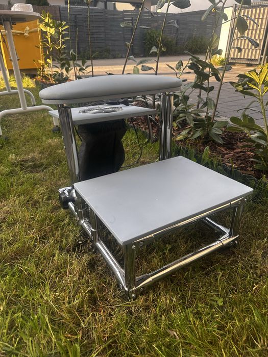 ZESTAW: Podnóżek do pedicure i stoisko pod rece do manicure