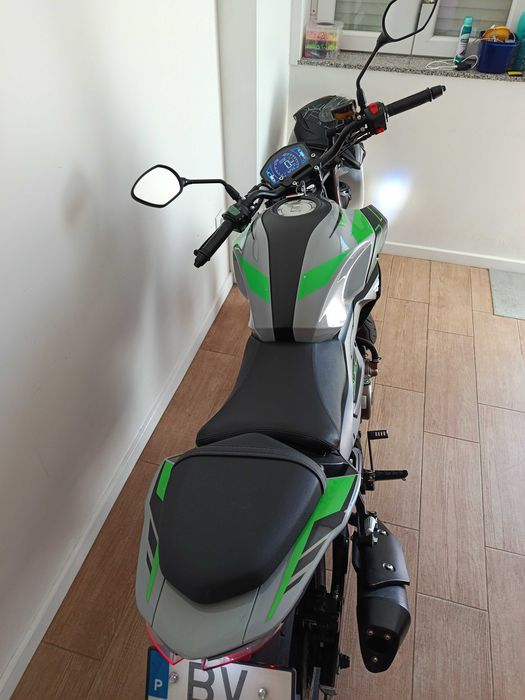 Moto KL bem nova 6km. Coimbra