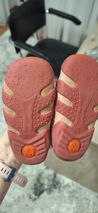 Взуття для дівчинки