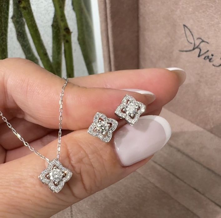 Золотые серьги с природными бриллиантами