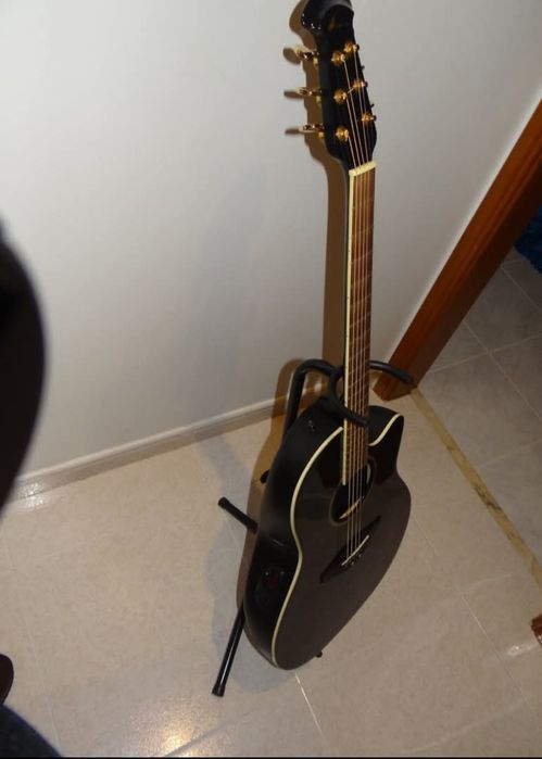 Guitarra eletroacústica Ovation Celebrity + Hardcase+ hardcaseTraditio