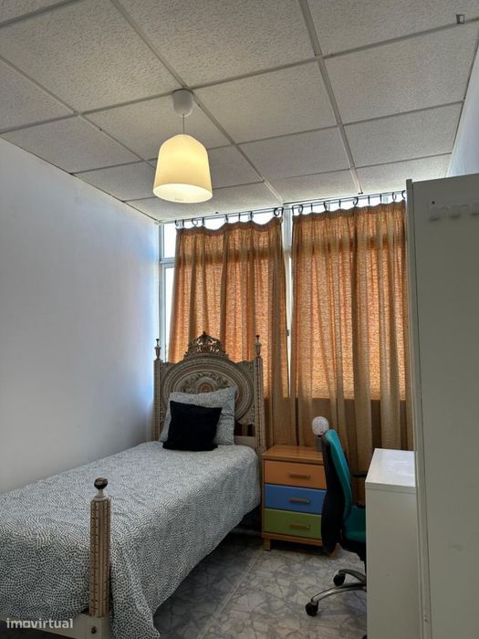 Quarto - localizado em Lisbon