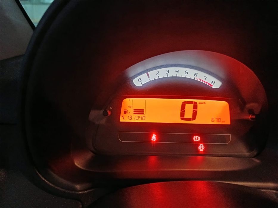 Citroen (C2)