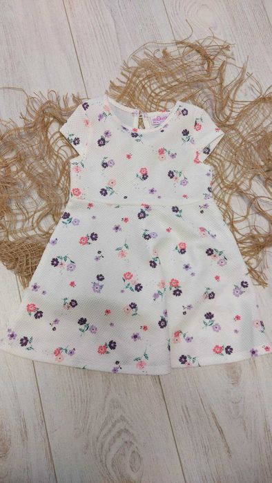 sukienka w kwiatki dla rocznej dziewczynki