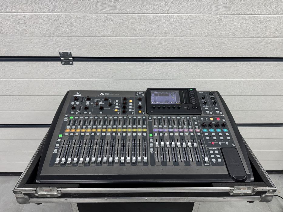 Behringer X32 full w swietnym stanie z casem okazja bardzo mało uzywan