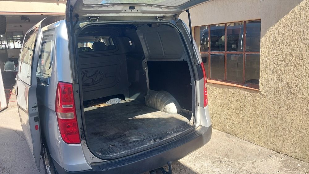 Hyundai H 300 2,5 CRDI 2008 r. Brygadówka 6 osobowa. Hak.