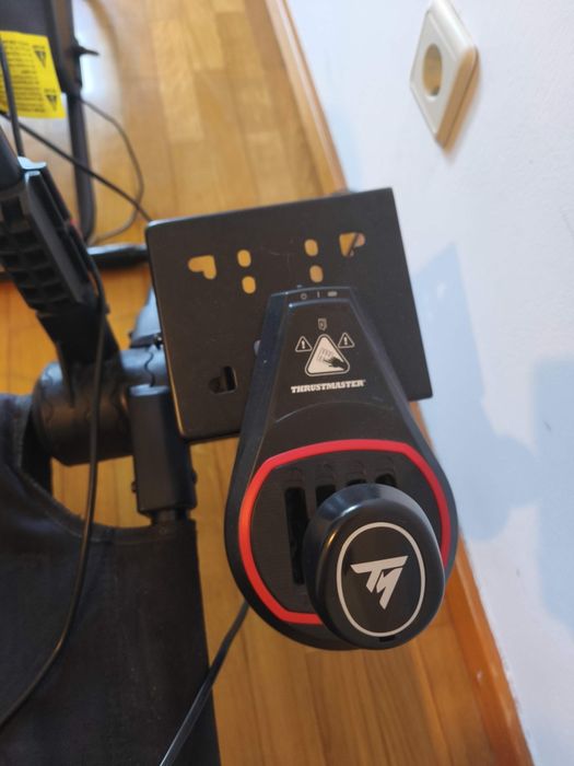 Cockpit Next Level Racing + Volante Thrustmaster T300RS GT + Manete TH8S