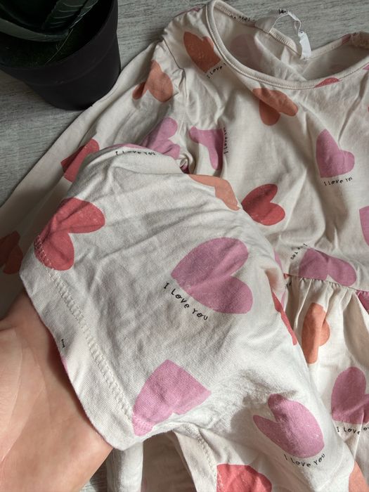 бежева сукня в сердечка H&M 110-116 см, 4-6 років з довгим рукавом