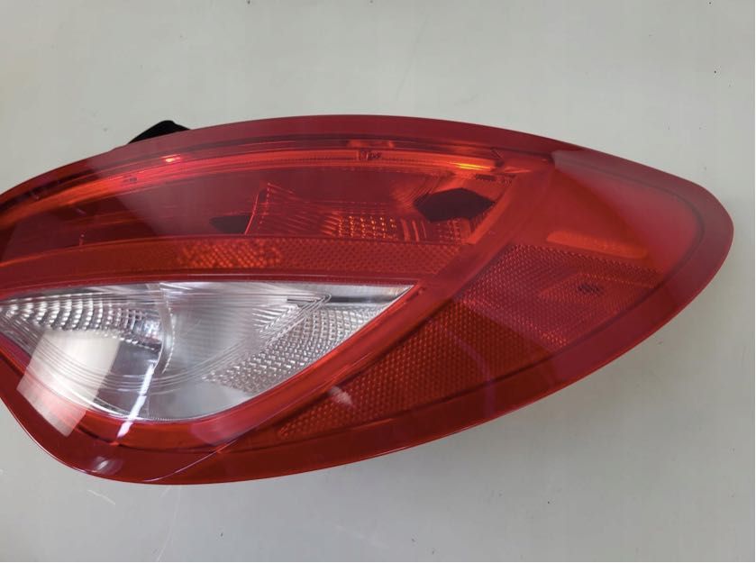 lampa prawy tył prawa tylna MERCEDES CLA C117 W117