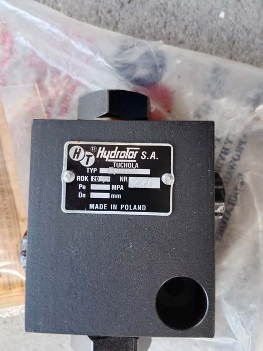 Regulator przepływu Bizon Z056 łożyska sieczkarnia  UK209 2207 UD207S