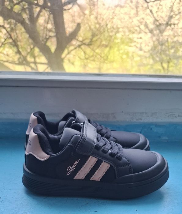 Дитячи кросівки для дівчинки