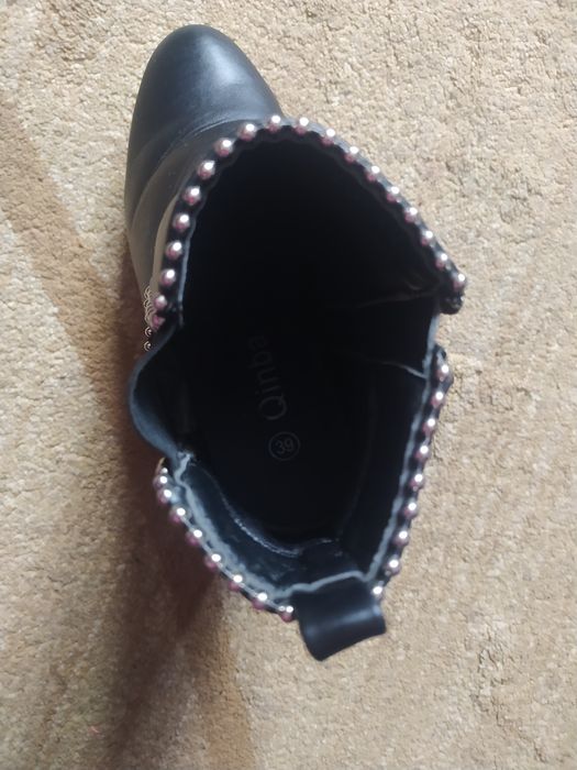 Botki czarne na obcasie