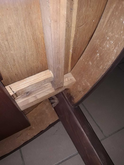 Stary stół okrągły