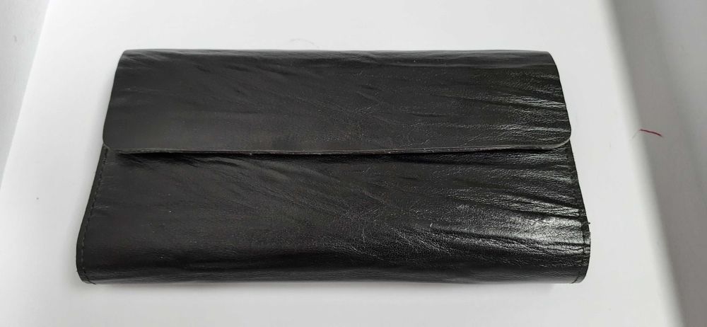 Клатч из тесненой кожи.