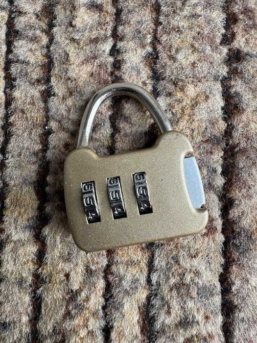 Продам метталический кодовый замочек на чемодан код сменный