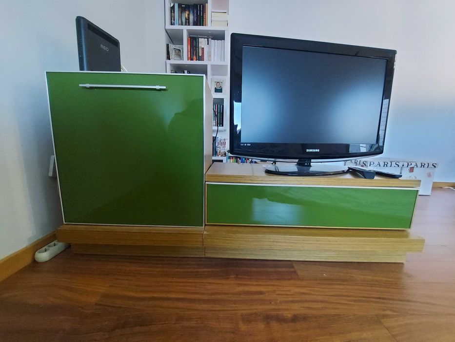 Conjunto Móvel Televisão+ Cristaleira + 2 Prateleiras NOVO PREÇO: 120€