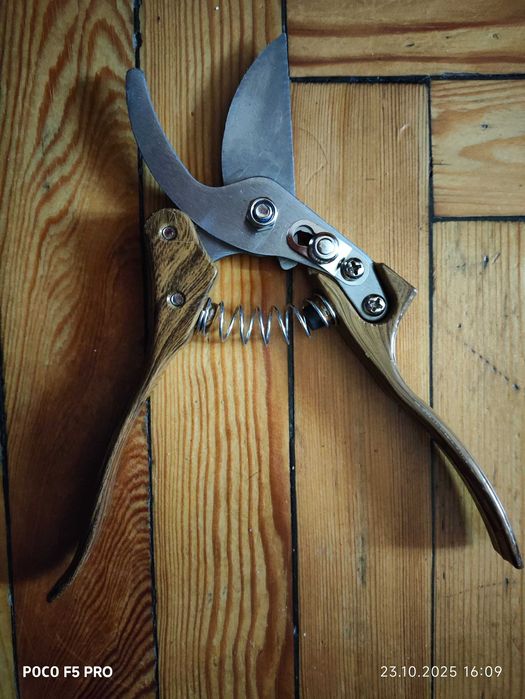 Секатори садові площинні, нові