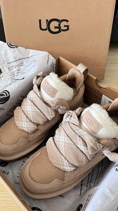 UGG Lowmel Sand r.39