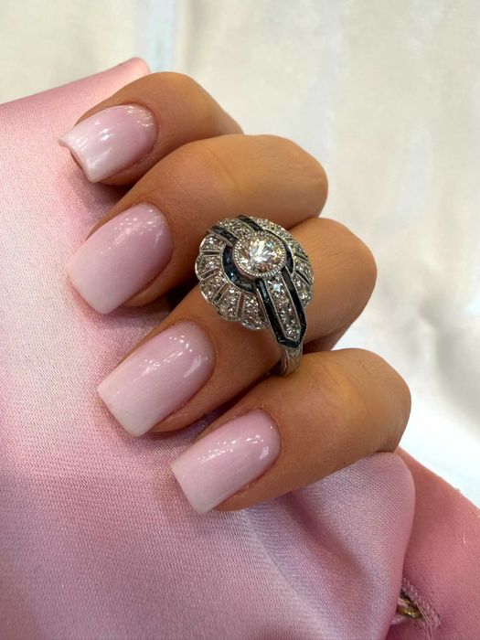 Pierścionek Art Deco z diamentami naturalnymi szafiry platyna