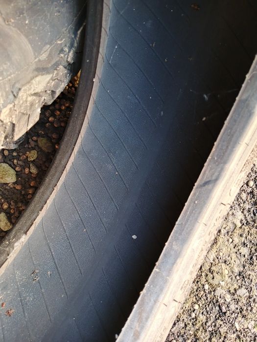 Грязевая  резина  215  65 р16