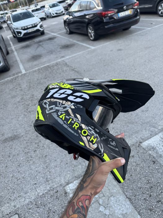 Capacete Airoh tamanho S  + oculos