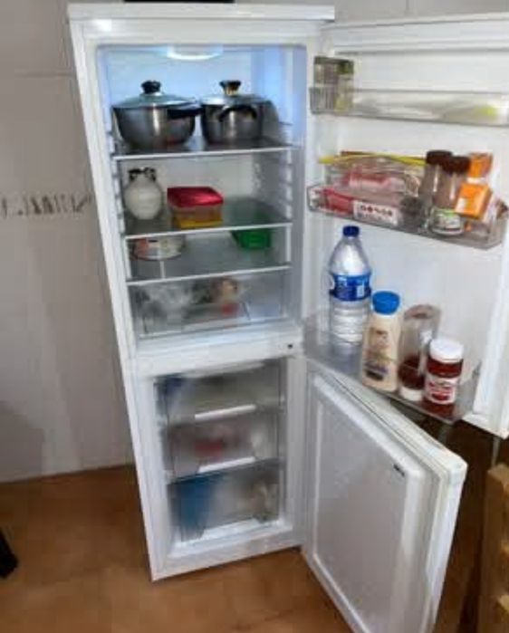 Mesa centro e Mesa de jantar e Geladeira