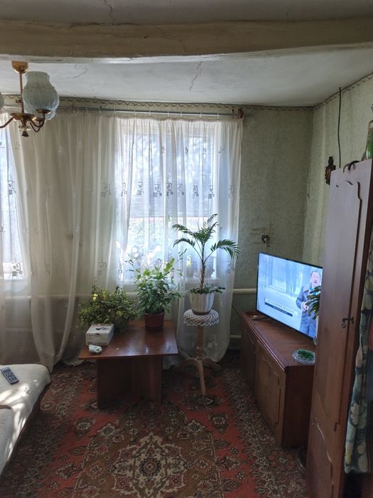 Продам будинок на центральній дорозі  + 8 соток приват.землі