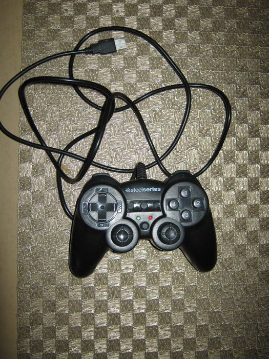 Проводной геймпад.