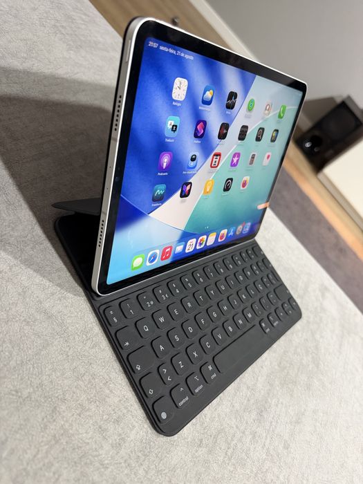 Apple iPad Pro 4ª Gen - M2 128GB - Versao Celular + Capa Teclado