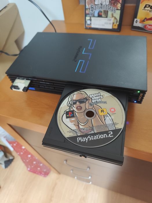 Pack Consola Sony PlayStation 2 (PS2) Fat + 2 Jogos + Memory Card + Cabos