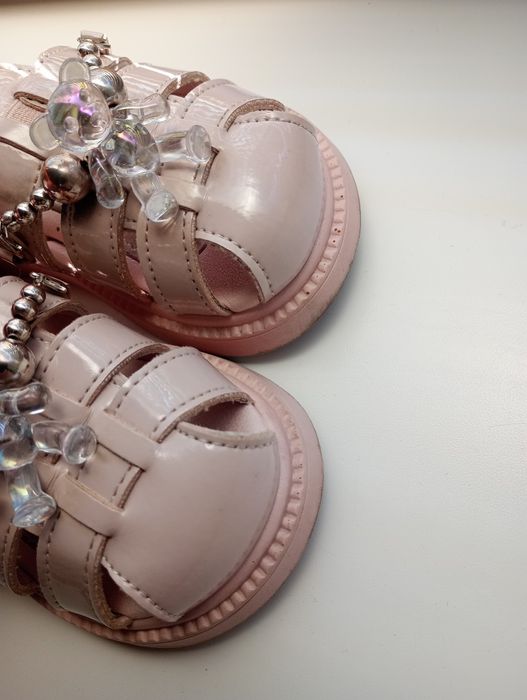 Босоніжки на дівчинку