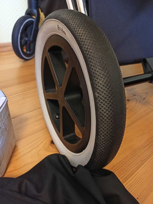 Коляска Cybex Priam Manhattan Grey 3 в 1 є повний комплект.