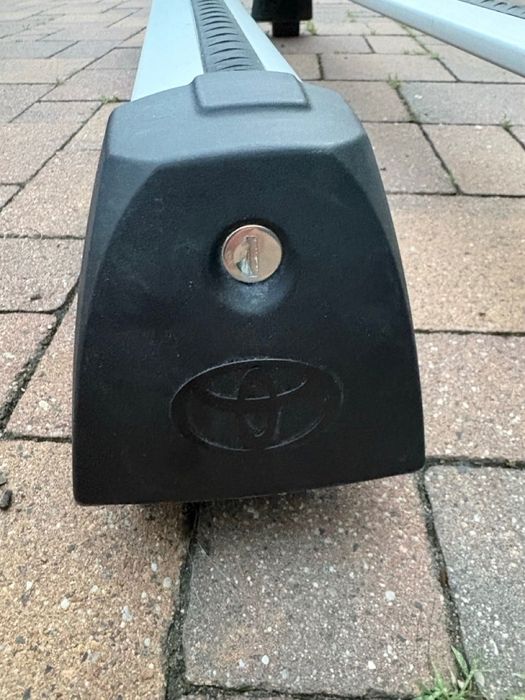 Bagażnik Toyota RAV4 (oryginał PW301-42000), belki dachowe, stan idealny. Kompletne.