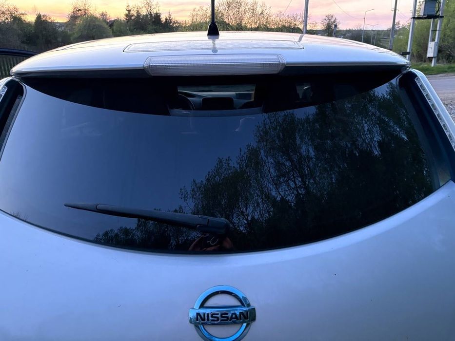Nissan leaf 2012