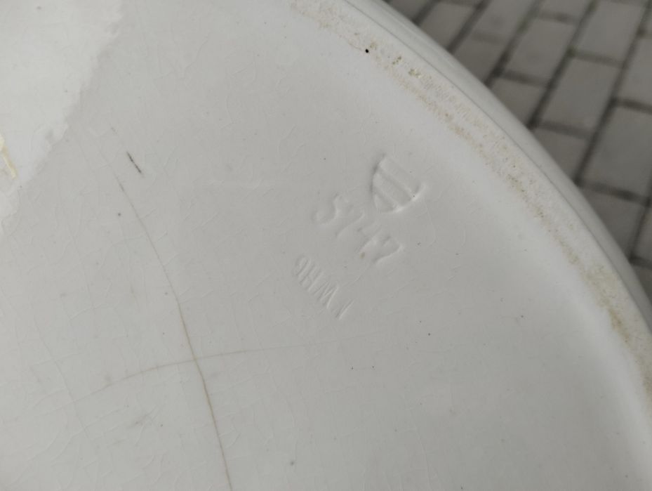 Antyk. Półmisek z ozdobnymi kogutami