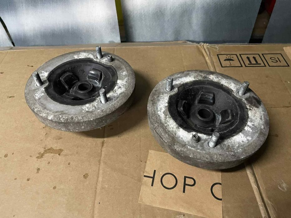 Bmw m3 e90 e92 e93 m3 s65b40 v8 poduszki poduszka  górna amortyzatorów