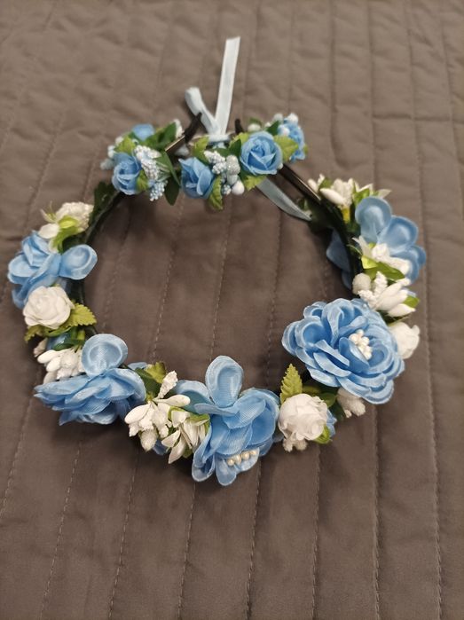 Opaska wianek i bransoletka kwiaty niebiesko białe